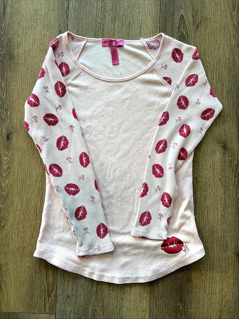 Betsey Johnson Long Sleeve Lip Print Top Pink & Red Small
